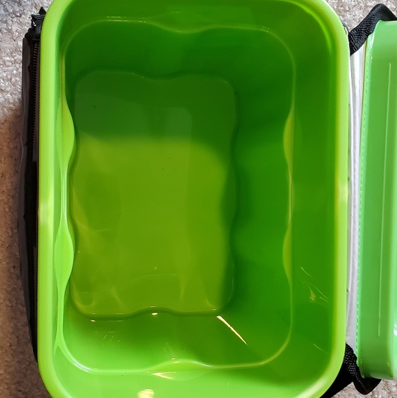 Zipperless Coldlok cooler with carrying strap - Picture 4 of 6